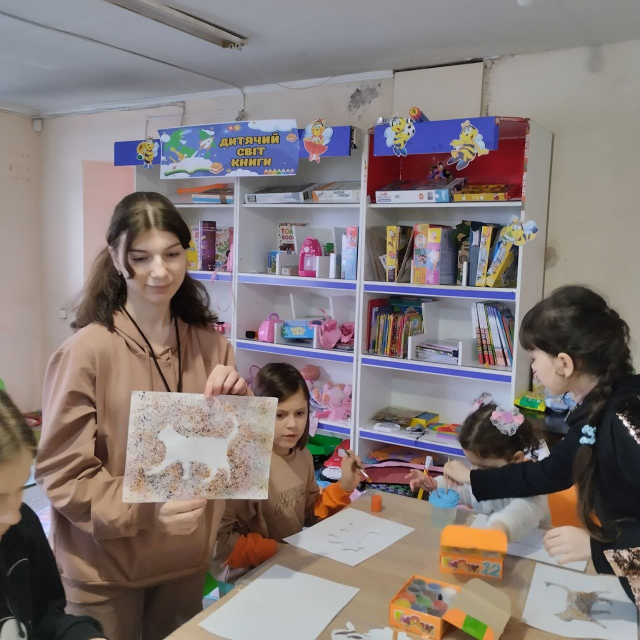 Студенти Бериславського коледжу ХДУ проводять заняття для дітей ВПО у Кривому Розі