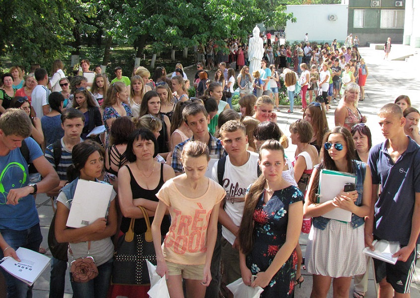 У перший день вступної кампанії до ХДУ подано майже 700 заяв