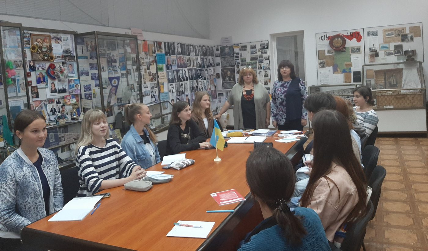 Народний зразковий музей історії ХДУ тісно співпрацює з Херсонським академічним ліцеєм іме…