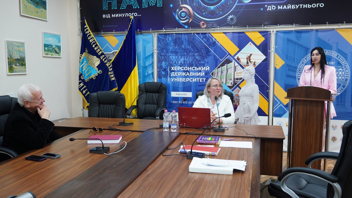 Аспірантка ХДУ успішно захистила дисертацію