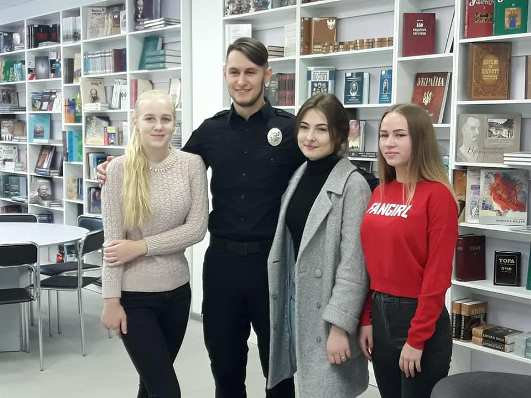 9 жовтня 2019 року відбулася зустріч студентів, які відвідують Осінню школу права, з начальником Головного управління патрульної поліції в Херсонській області Константином Дронгалем.