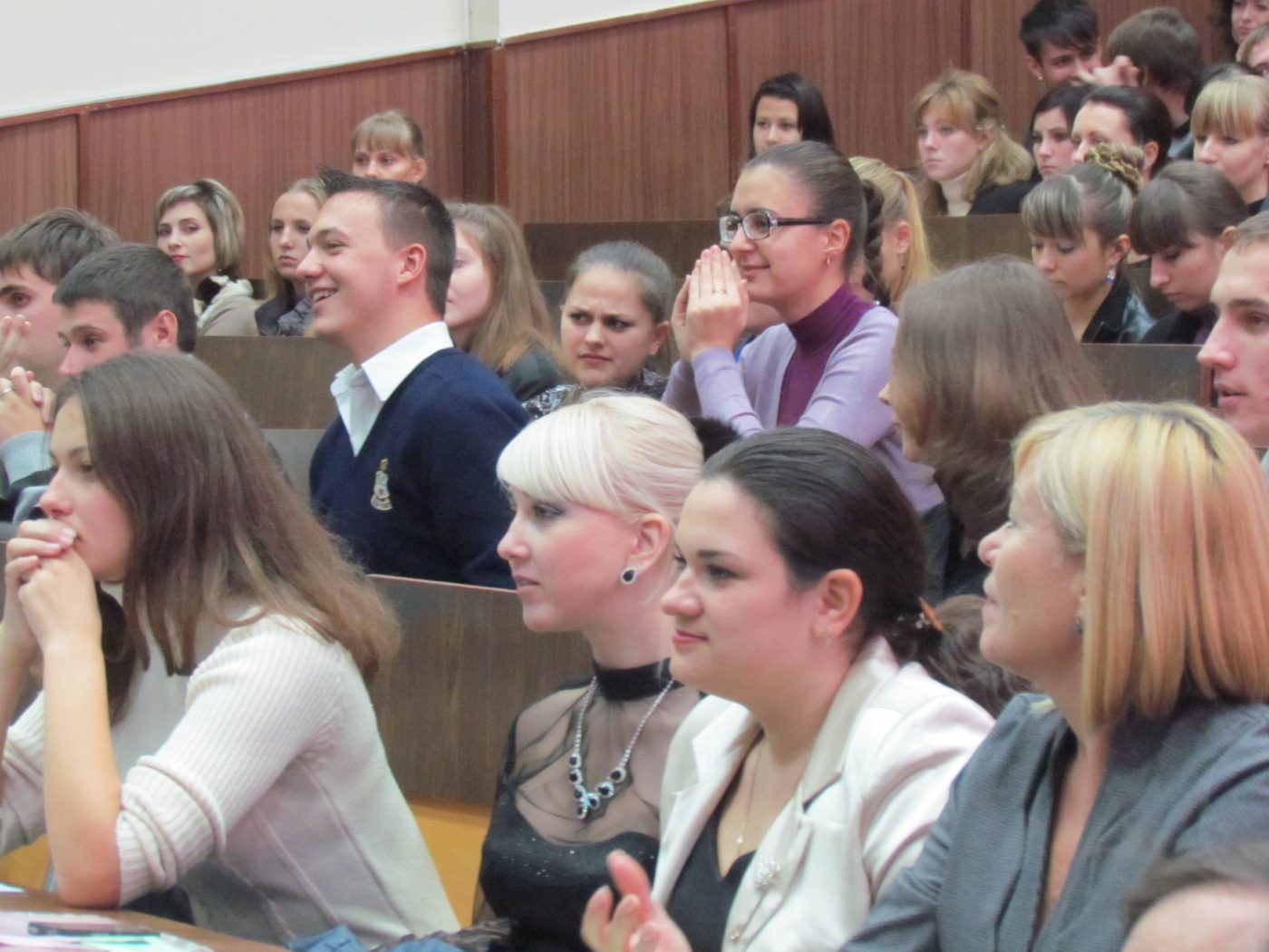 Студенти-науковці ХДУ обговорювали проблеми та перспективи своїх досліджень
