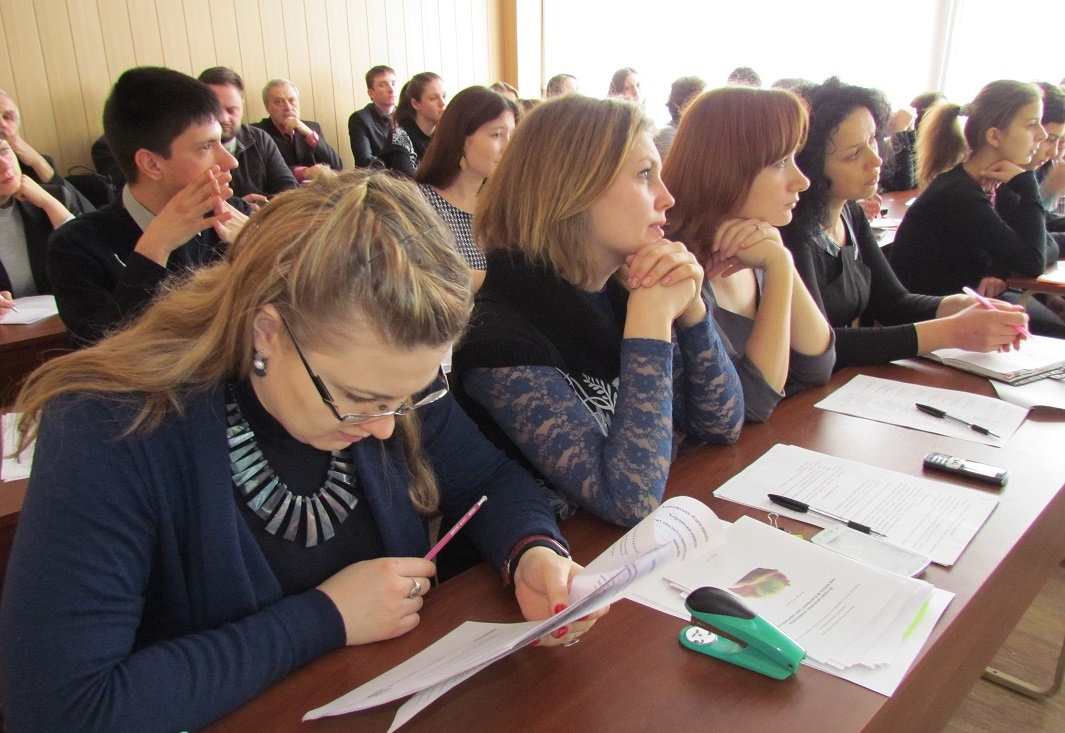 Науковці-біологи ХДУ обговорювали проблеми збереження довкілля