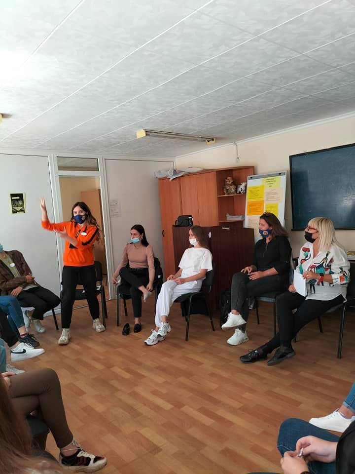 "Самопрезентація: як справити перше враження"