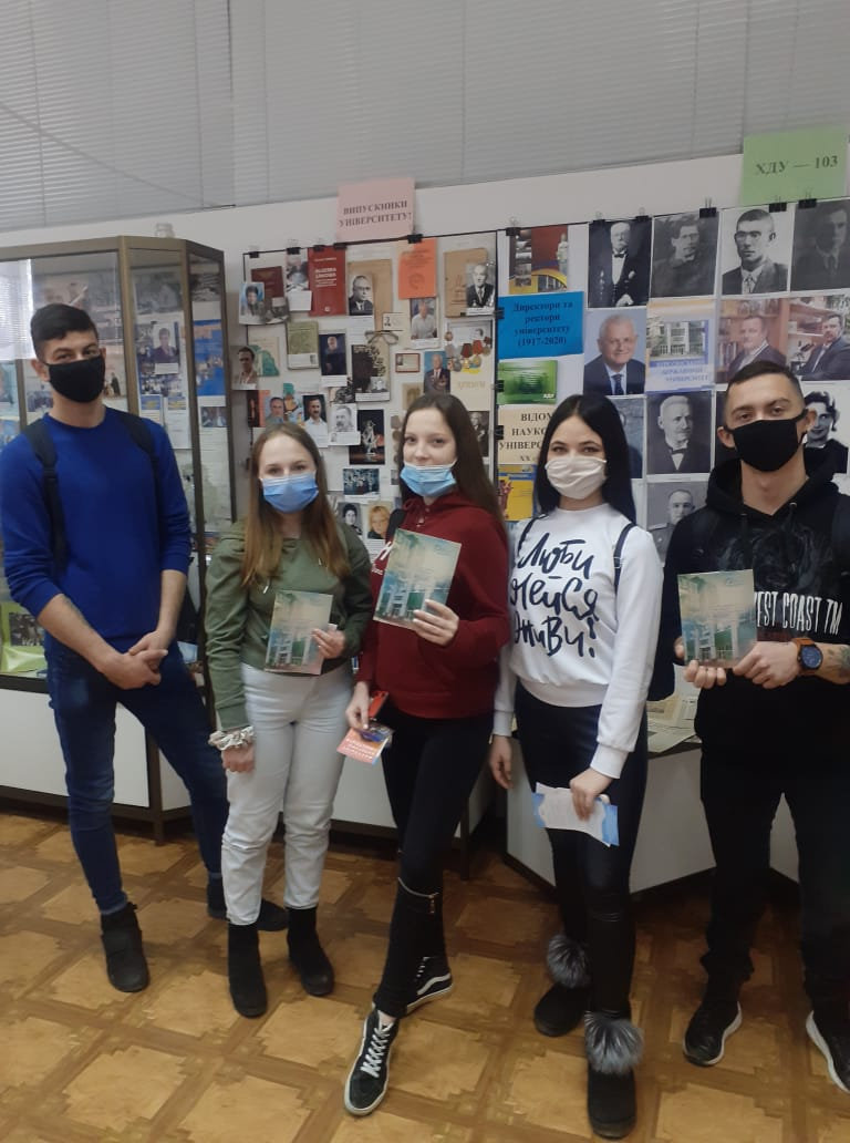 27 лютого, під час Дня відкритих дверей, до народного зразкового музею історії ХДУ завітал…