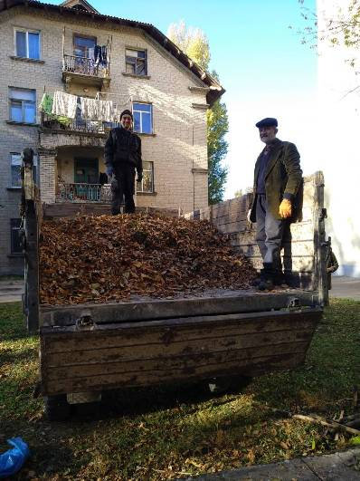 08.11.18 викладачі та студенти ІЮФ долучились до акції з прибирання прилеглої території перед навчальним корпусом ХДУ N5. "Чистий четвер" видався успішним, адже біля навчального корпусу дійсно стало краще, чисто й комфортно.