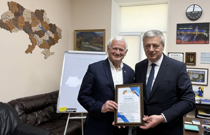 Наш спільний шлях у три роки — це унікальний кейс єдності освітян: ректор ХДУ вручив Подяку спільноті Стефаниківського університету