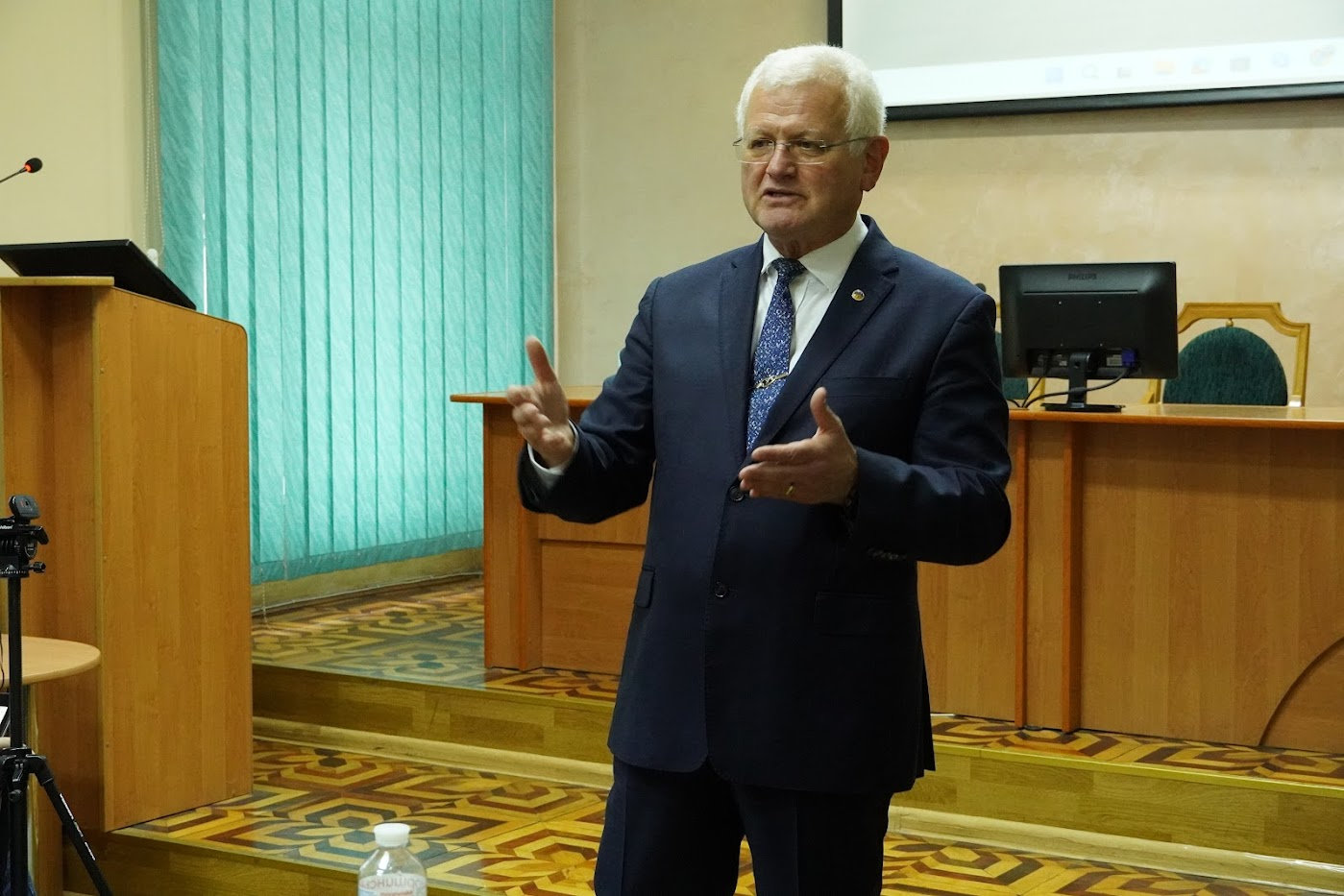 Ректор ХДУ презентував можливості АІ у створенні освітнього контенту
