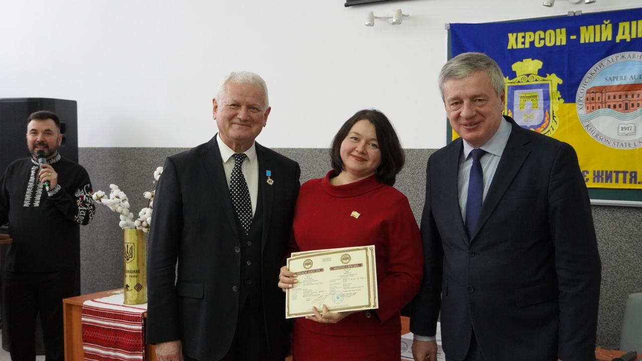 Вручення дипломів магістрам