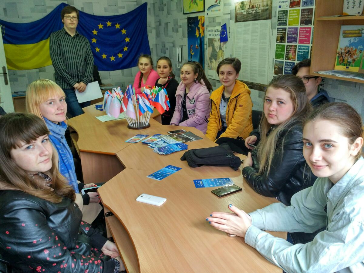 02 квітня студенти відсвяткували День сміху на базі Інформаційного центру Європейського Со…