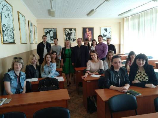 26.04.2018 року о 11:50 відбулася зустріч з начальником відділу ювенальної юстиції прокуратури області Войтович Тетяною Миколаївною та студентами 2 курсу на тему: «Особливості здійснення досудового розслідування щодо неповнолітніх».