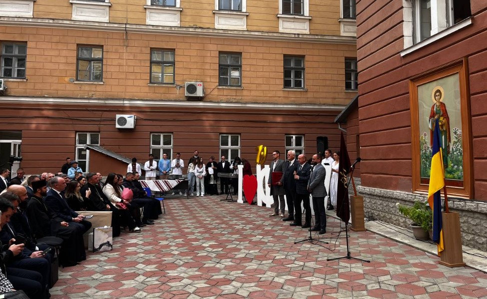 Ректор ХДУ привітав спільноту ІФНМУ з річницей заснування