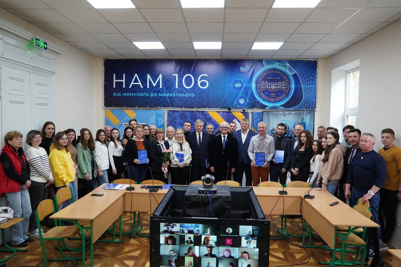 У ХДУ презентували унікальне видання, де зібрані особисті історії херсонців під час війни