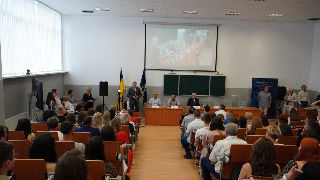 Випускників ХДУ привітали представники влади, освітяни та міжнародні партнери