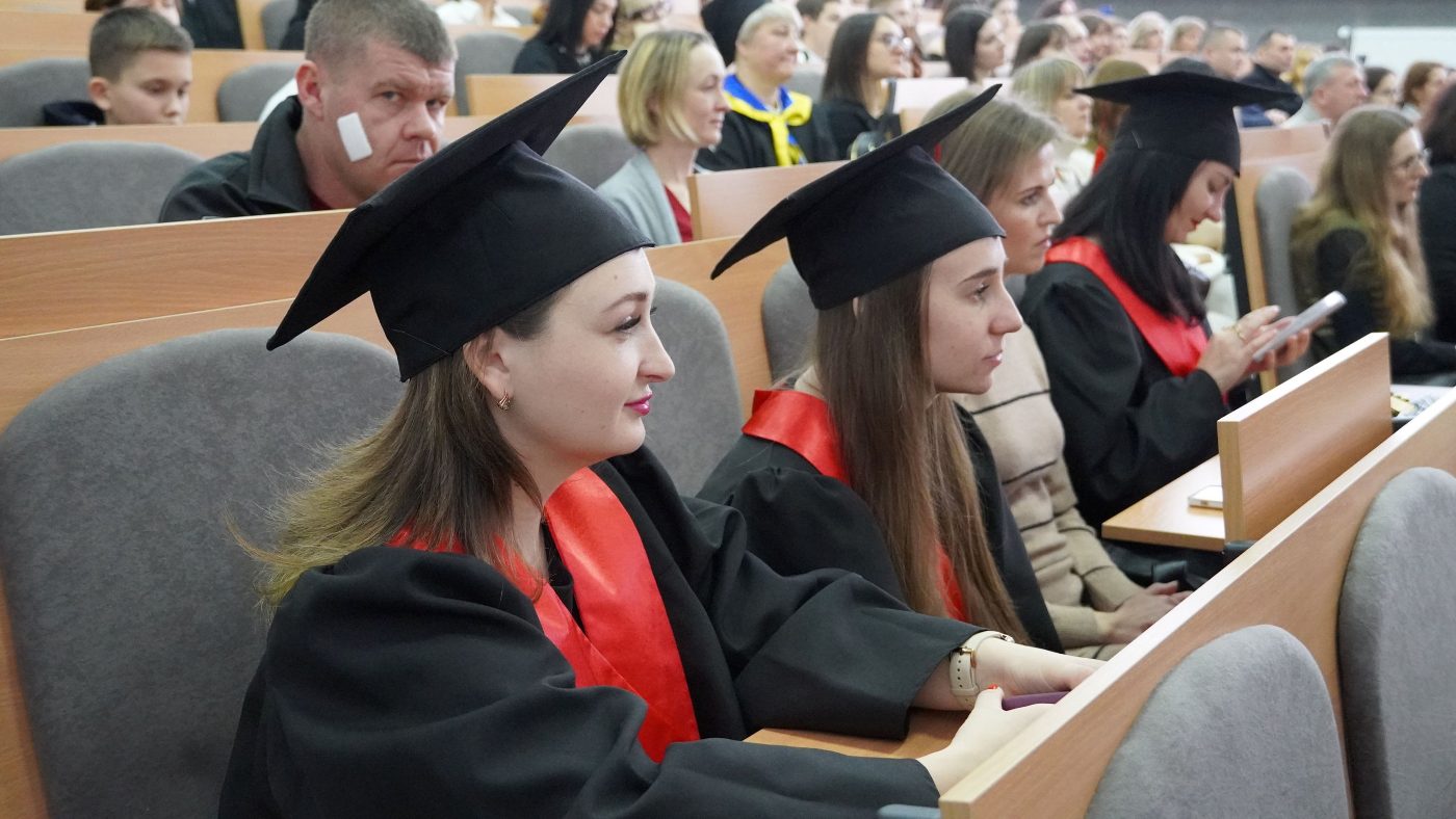 Майбутнє починається сьогодні: у ХДУ 464 магістрам вручили дипломи про освіту
