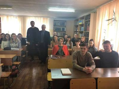 На Історико-юридичному факультеті ХДУ в рамках вивчення навчальної дисципліни "Судова медицина і психіатрія" відбулась зустріч-бесіда студентів 4 курсу спеціальності 081 "Право" з експертом відділу судово-медичної експертизи трупів Херсонського обласного бюро судово-медичної експертизи Синельниковим Р. І.