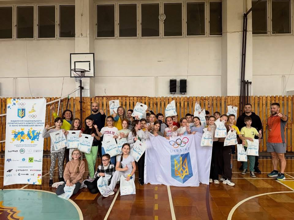 3 грудня в Науковому ліцеї ім. Миколи Сабата (Українська гімназія №1) у межах проєкту #OlympicLab за напрямом «Чат з чемпіонами та навички лідерства» відбувся спортивно-освітній захід від Відділення НОК України в Івано-Франківській області для учнів закладу