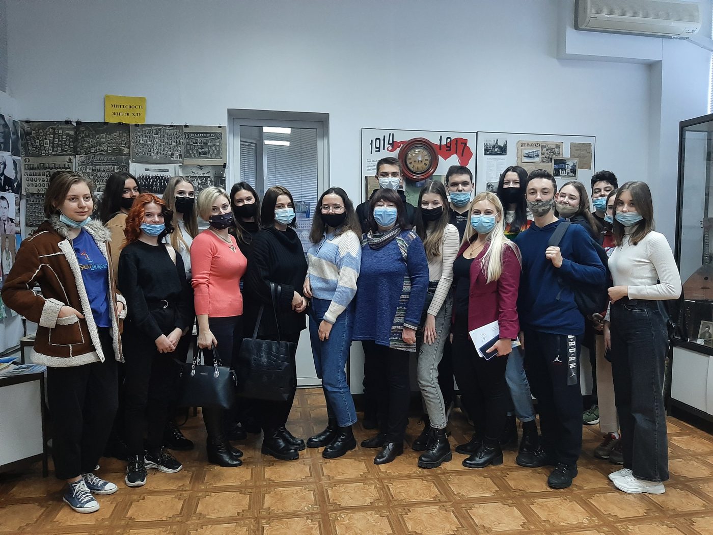 17 листопада до народного зразкового музею історії ХДУ завітали учні 10 класу Херсонської…