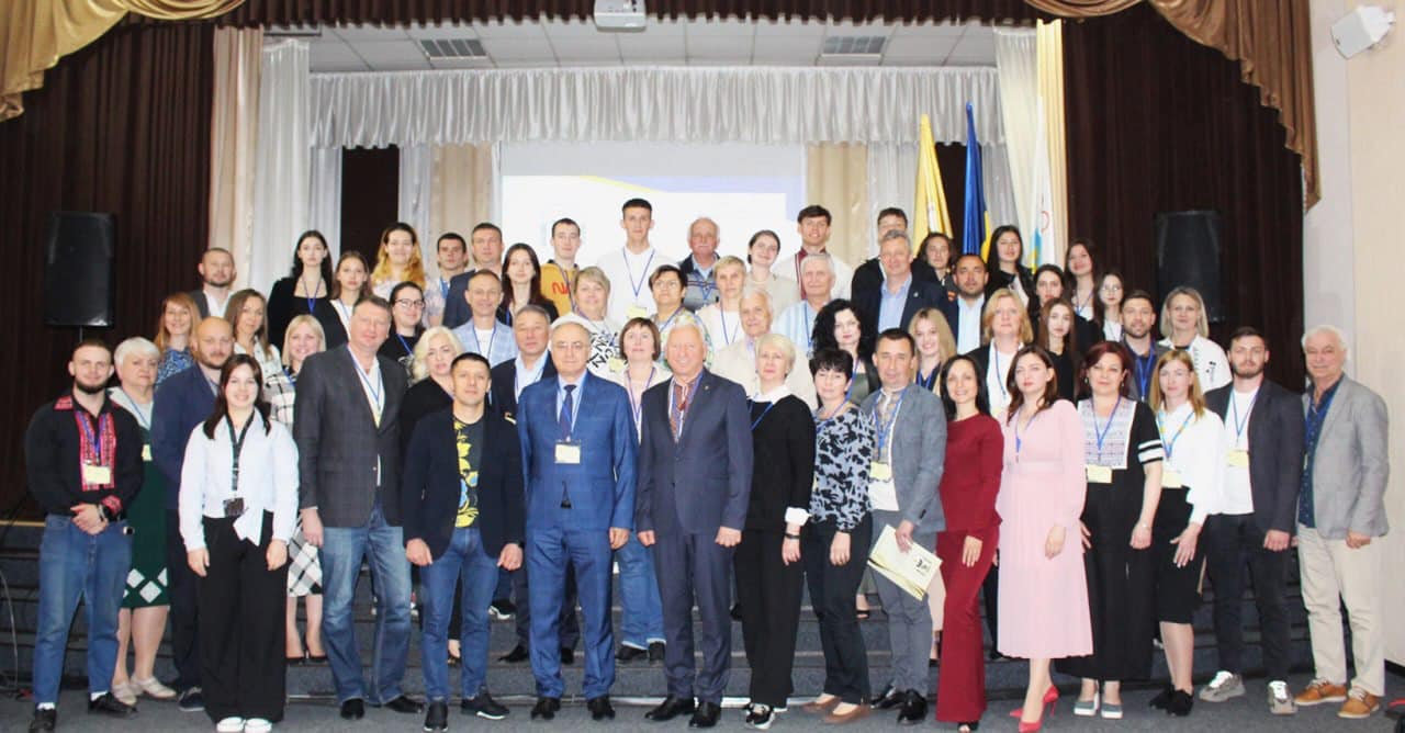 Студентки ХДУ представили доповіді на всеукраїнській конференції