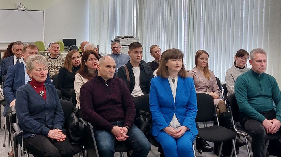 Історики ХДУ презентували свої наукові праці представникам ПНУ