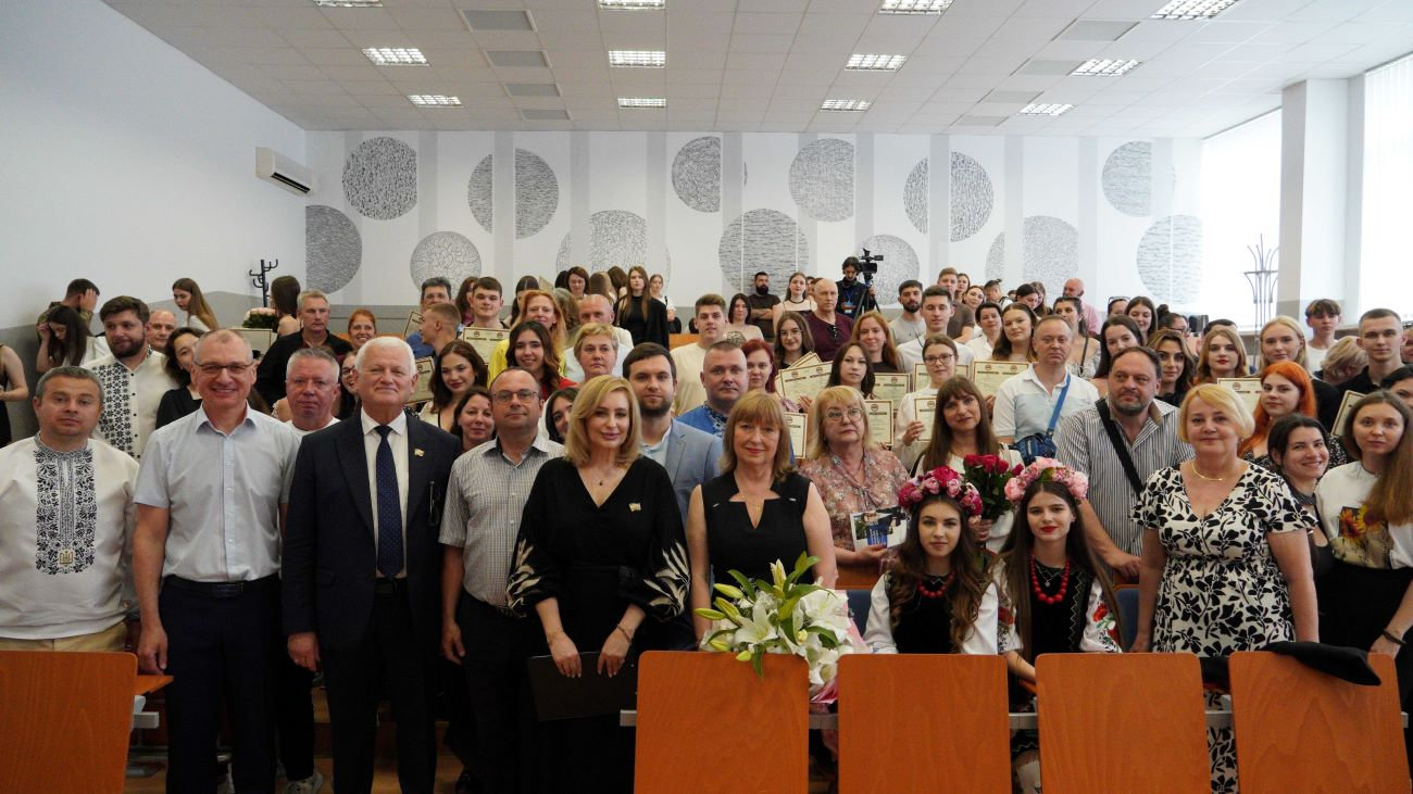 Разом у майбутнє: У ХДУ вручили 557 дипломів випускникам