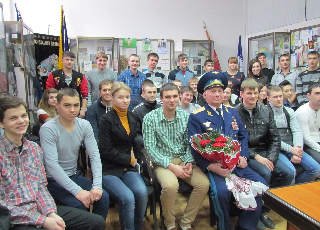 Спогадами про війну в Афганістані поділився зі студентами ХДУ генерал-майор Євген Самсонкін