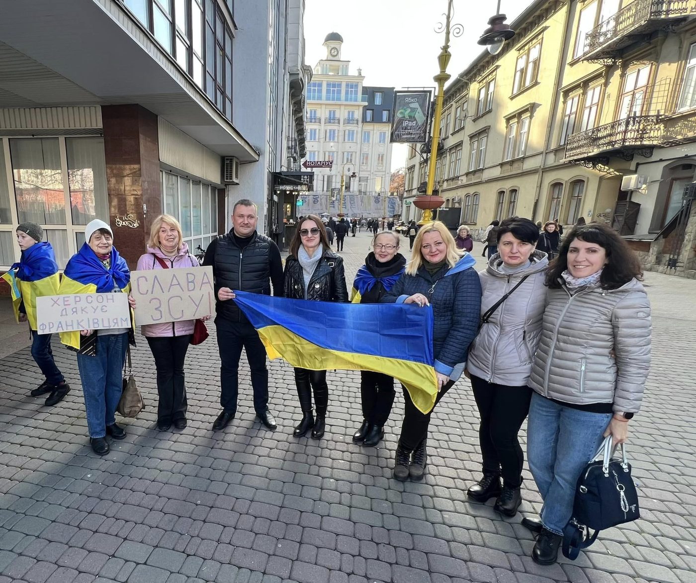 Представники ХДУ у Івано-Франківську долучились до святкування звільнення Херсона