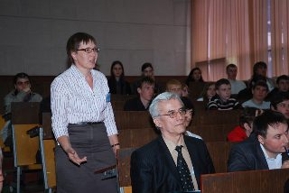 Обговорення доповіді пленарного засідання. Питання задає професор Харківського національного університету внутрішніх справ Носова О. В.