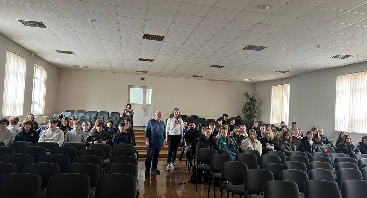 Обирай майбутнє вже сьогодні: ФКНФМ завітав до ліцеїстів Івано-Франківського ліцею №11!