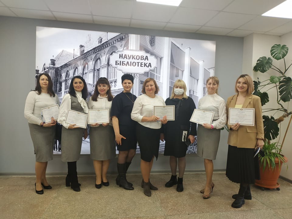 У Херсонському державному університеті відбулося перше урочисте вручення сертифікатів слухачам курсів з підвищення кваліфікації,