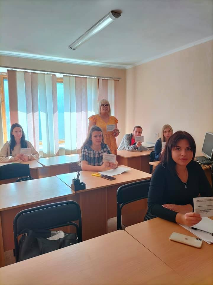 Студенти Херсонського державного університету отримують волонтерські книжки