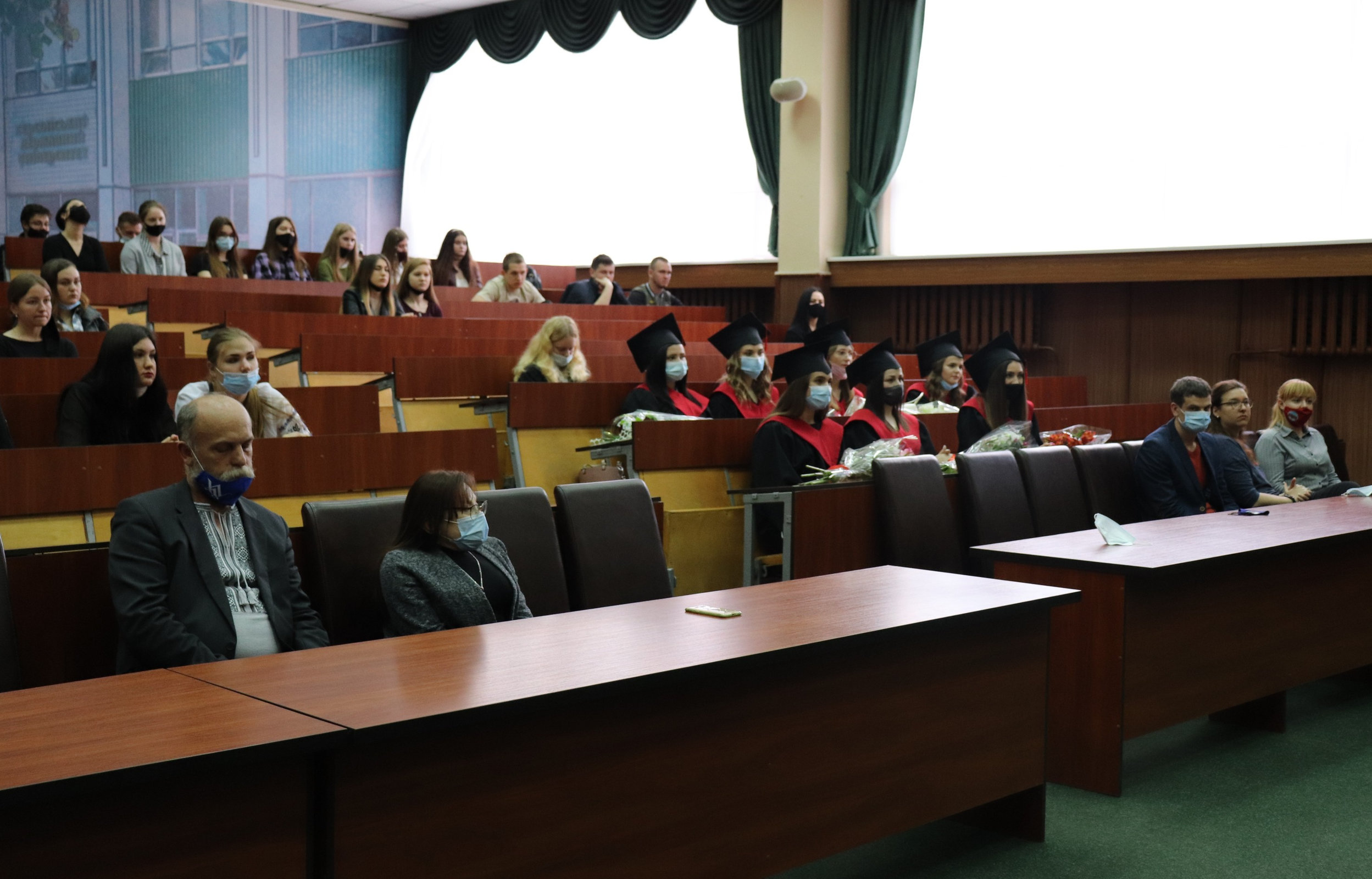У ХДУ магістри отримали довгоочікувані дипломи