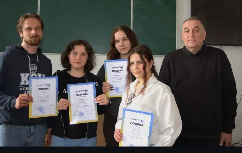 Команда ХДУ «Кавуновий інтелект» — учасники турніру «Що? Де? Коли?»