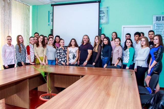 Фактчекерів побільшало!