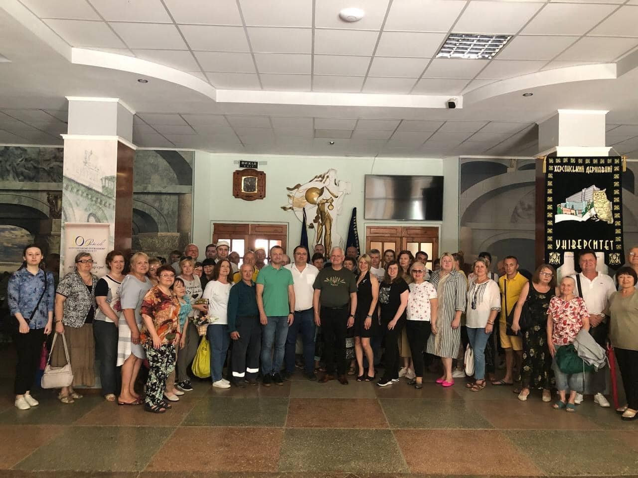 Зустріч ректора ХДУ з викладачами Херсона: гуманітарна допомога, підтримка від місцевих лідерів і візит Тараса Кременя