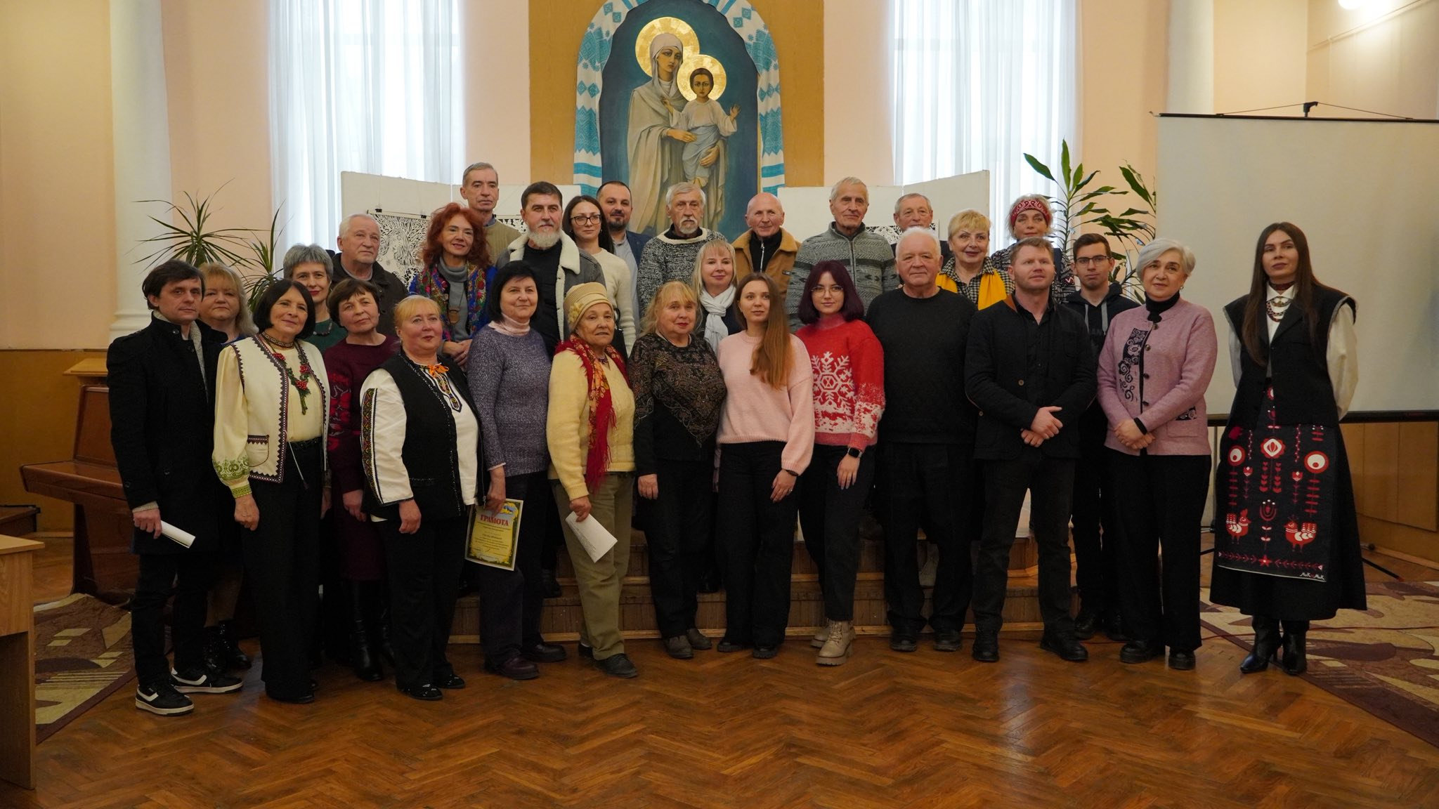 Гуманітарний відділ ХДУ долучився до Різдвяної виставки малярства