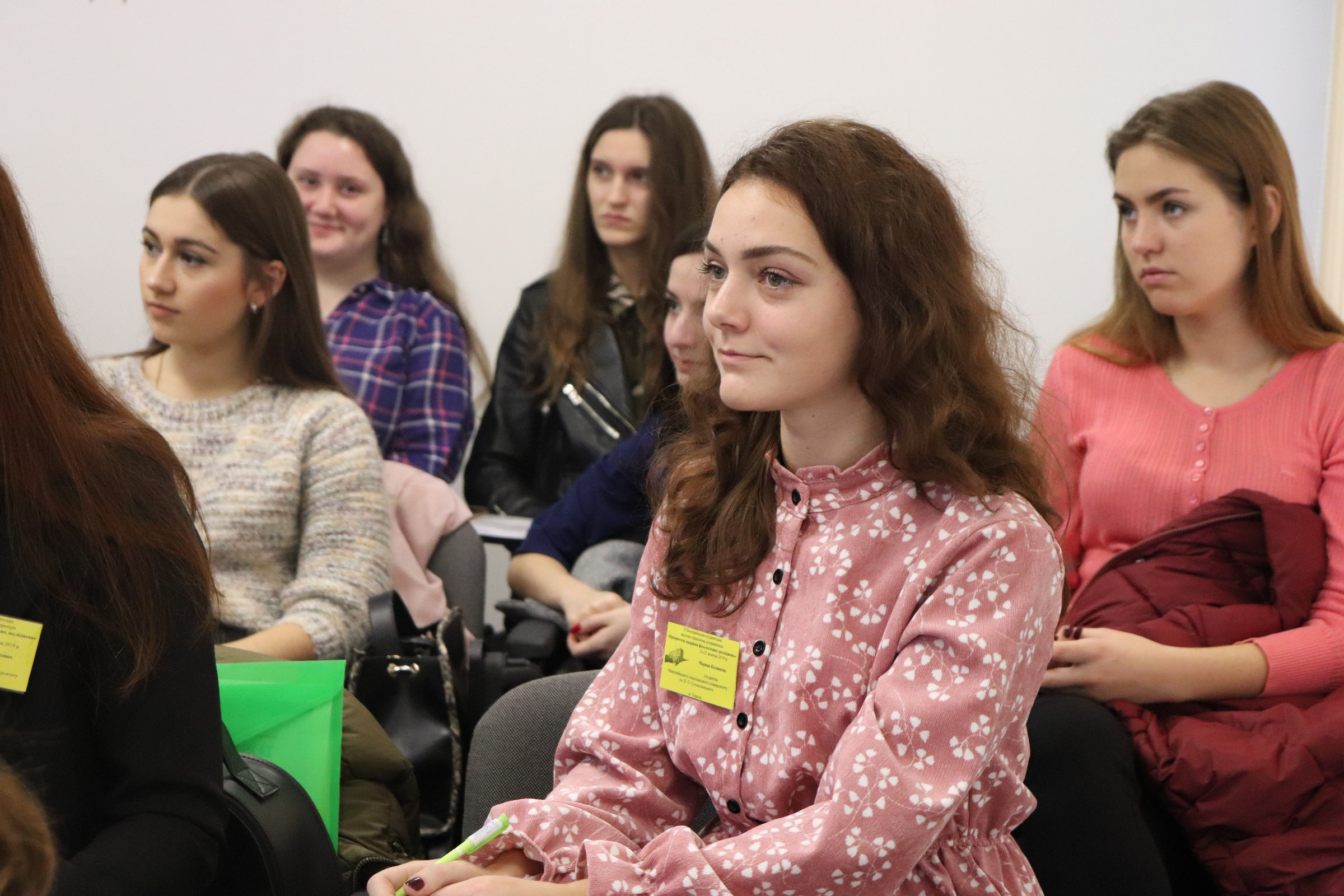 Філологи та філологині презентували наукові дослідження