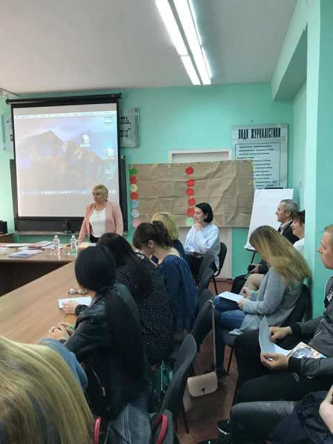 Досить їсти інформаційний фаст-фуд!