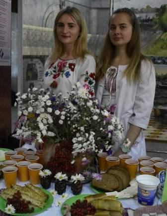 Благодійна ярмарка "Українські смаколики"