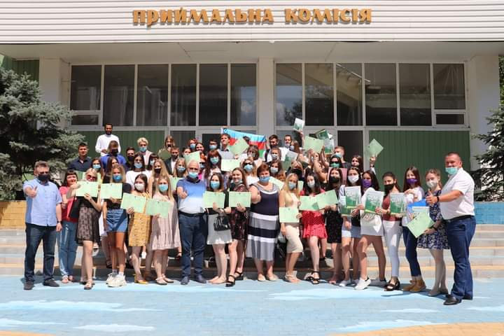 Випускники факультету отримали дипломи бакалаврів