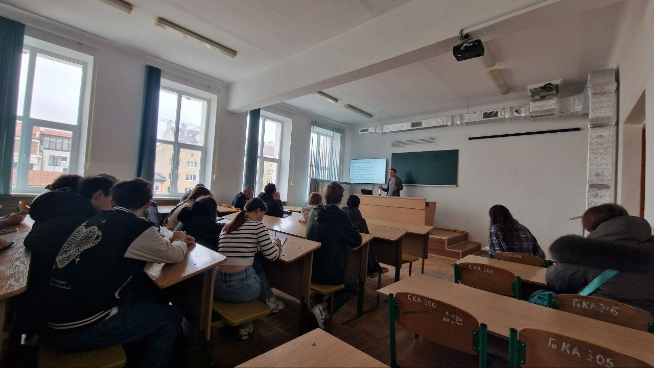 Reverse Engineering на практиці: Віталій Новосельський провів лекцію з аналізу прошивок домашніх ґаджетів
