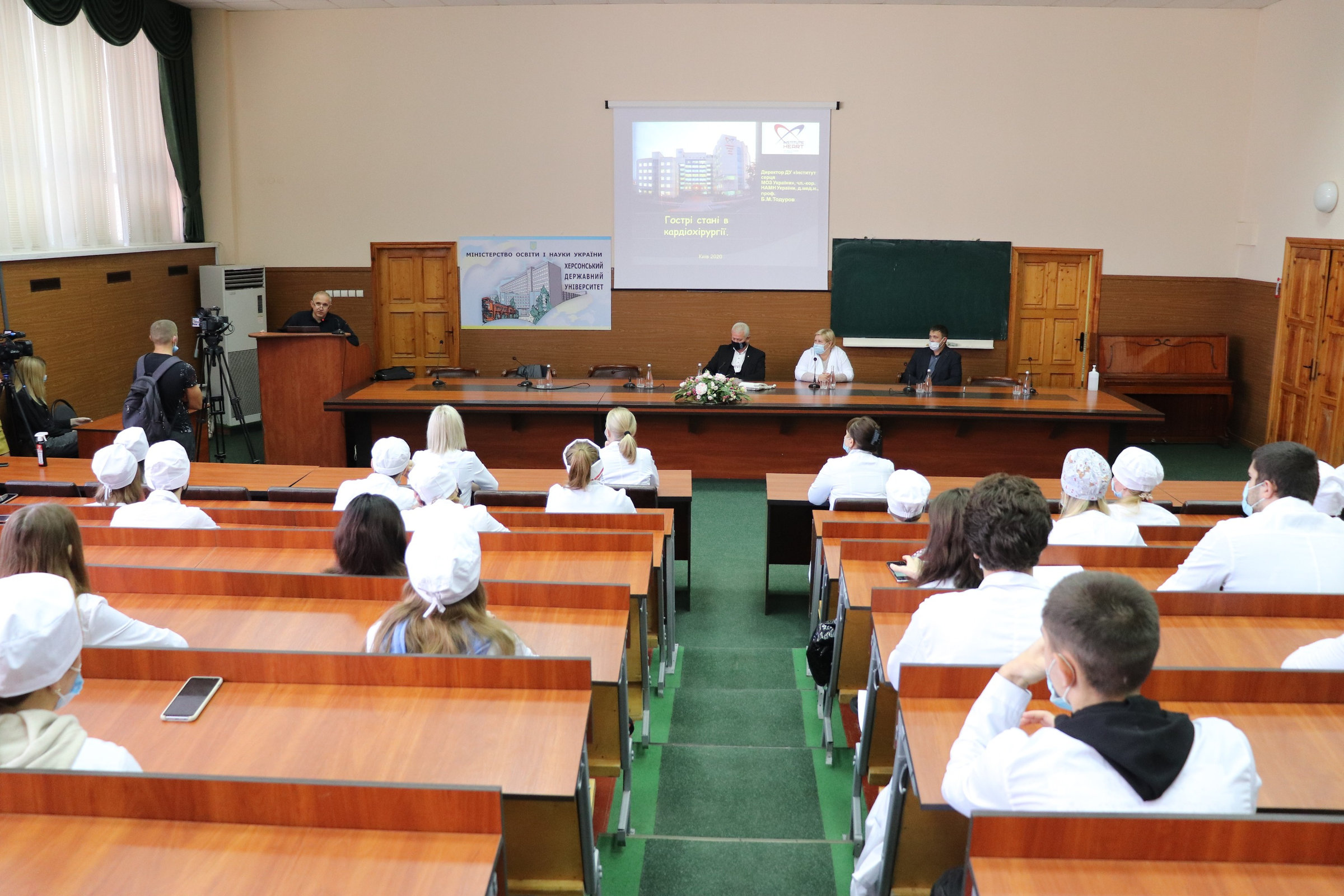 Відомий український кардіохірург зустрівся зі студентами-медиками ХДУ