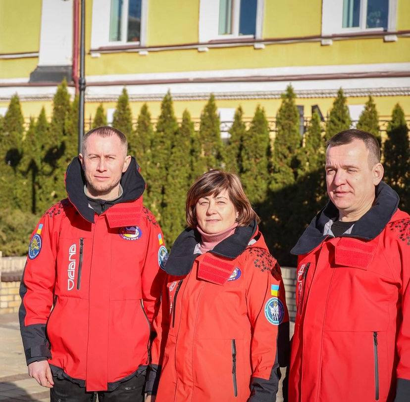 Вітаємо випускника факультету комп’ютерних наук, фізики та математики з участю в Українській Антарктичній експедиції!