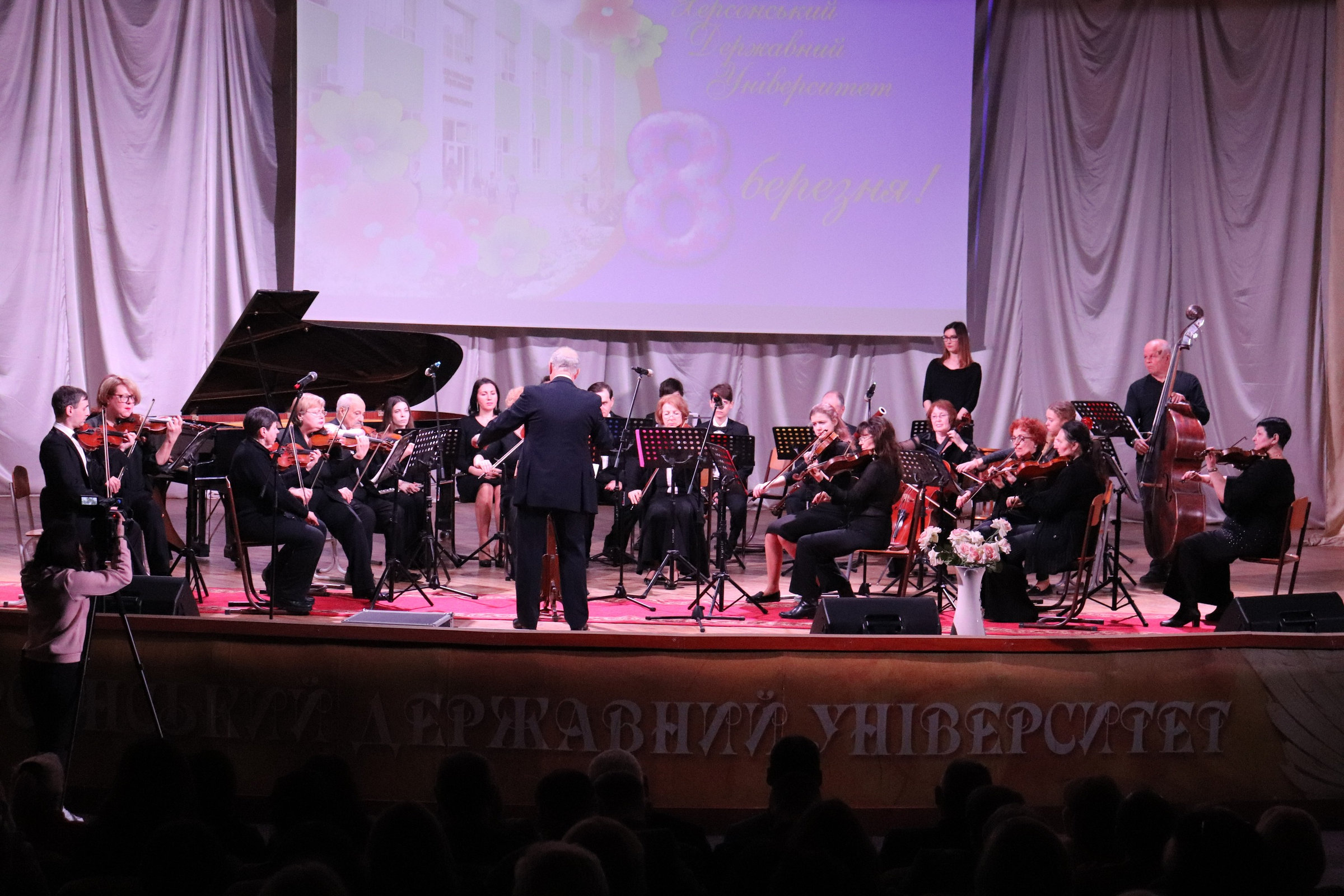 Жіноцтво ХДУ привітали з весняним святом краси й кохання