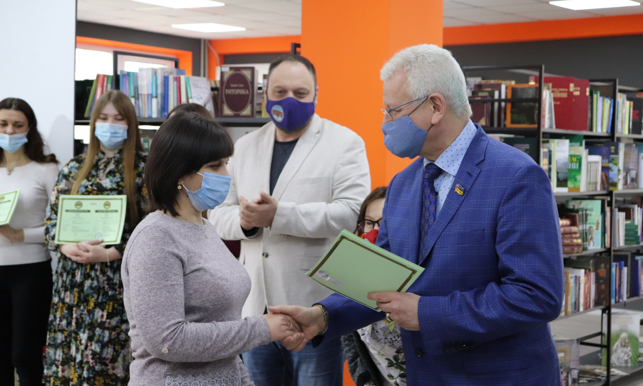 Випускники факультету біології, географії та екології отримали свої довгоочікувані дипломи про вищу освіту