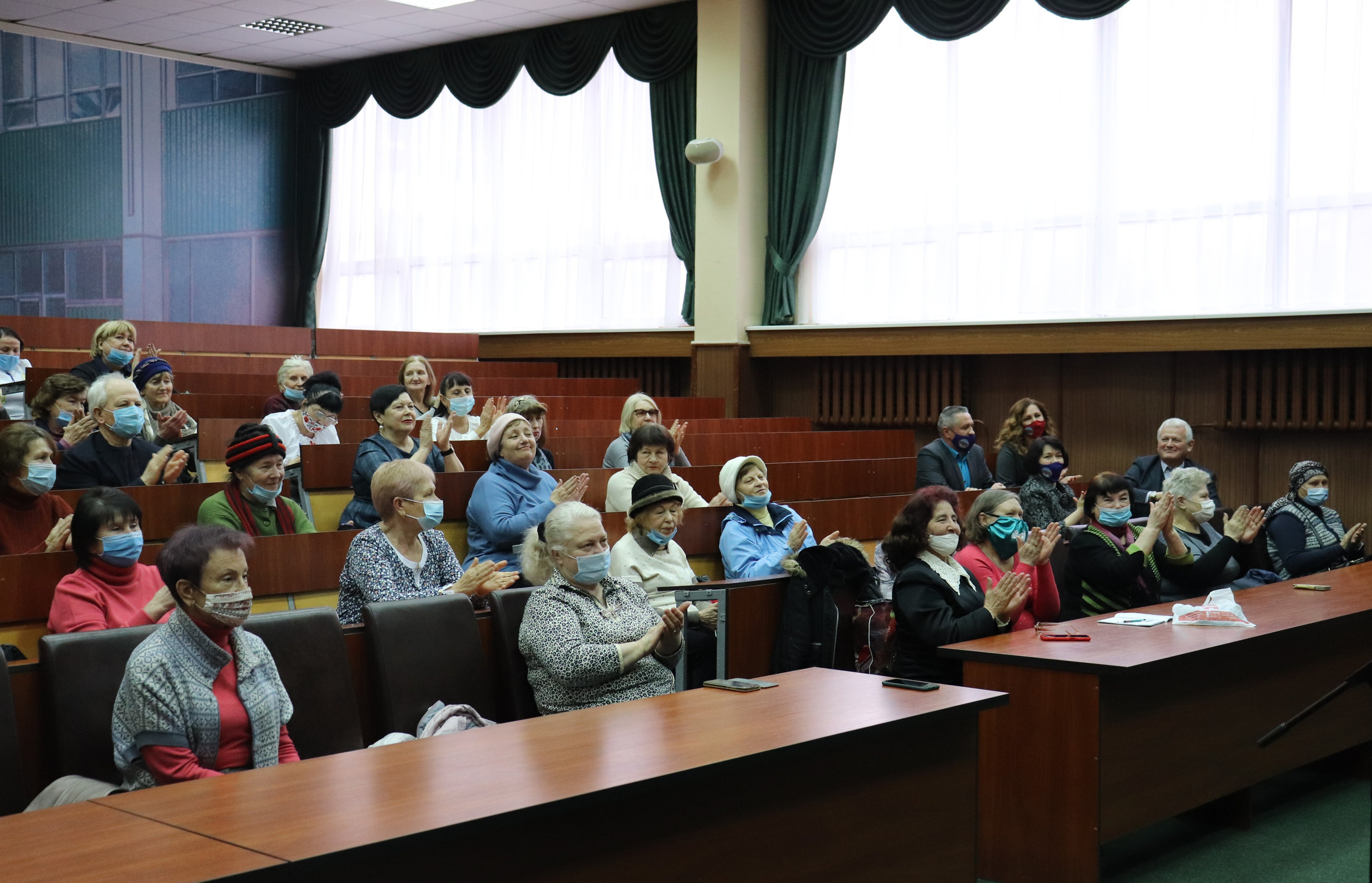 ХДУ допомагає людям поважного віку інтегруватися у світ сучасних технологій
