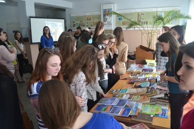 Благодійний ярмарок на факультеті філології та журналістики