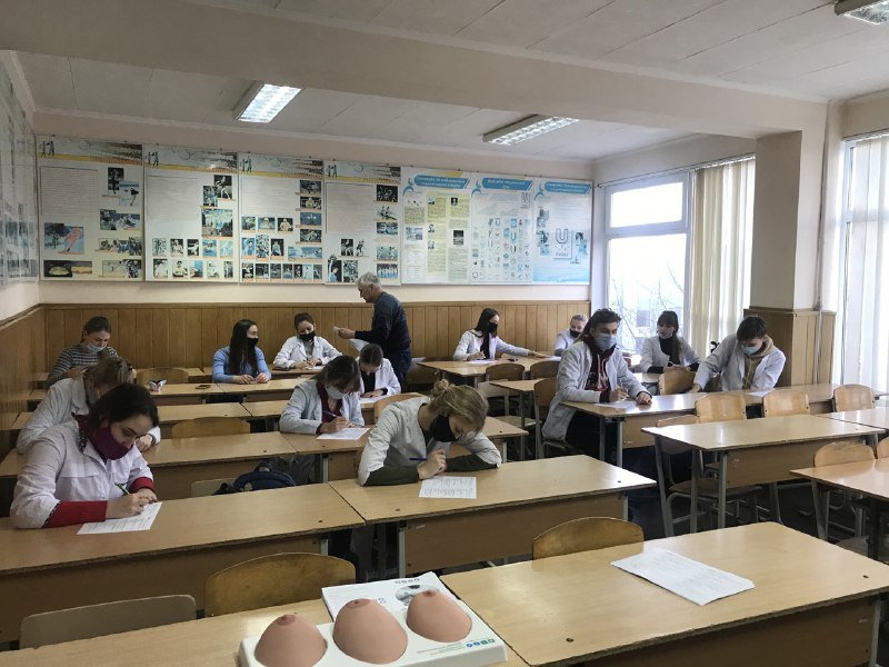 У ХДУ навчають самодіагностиці раку
