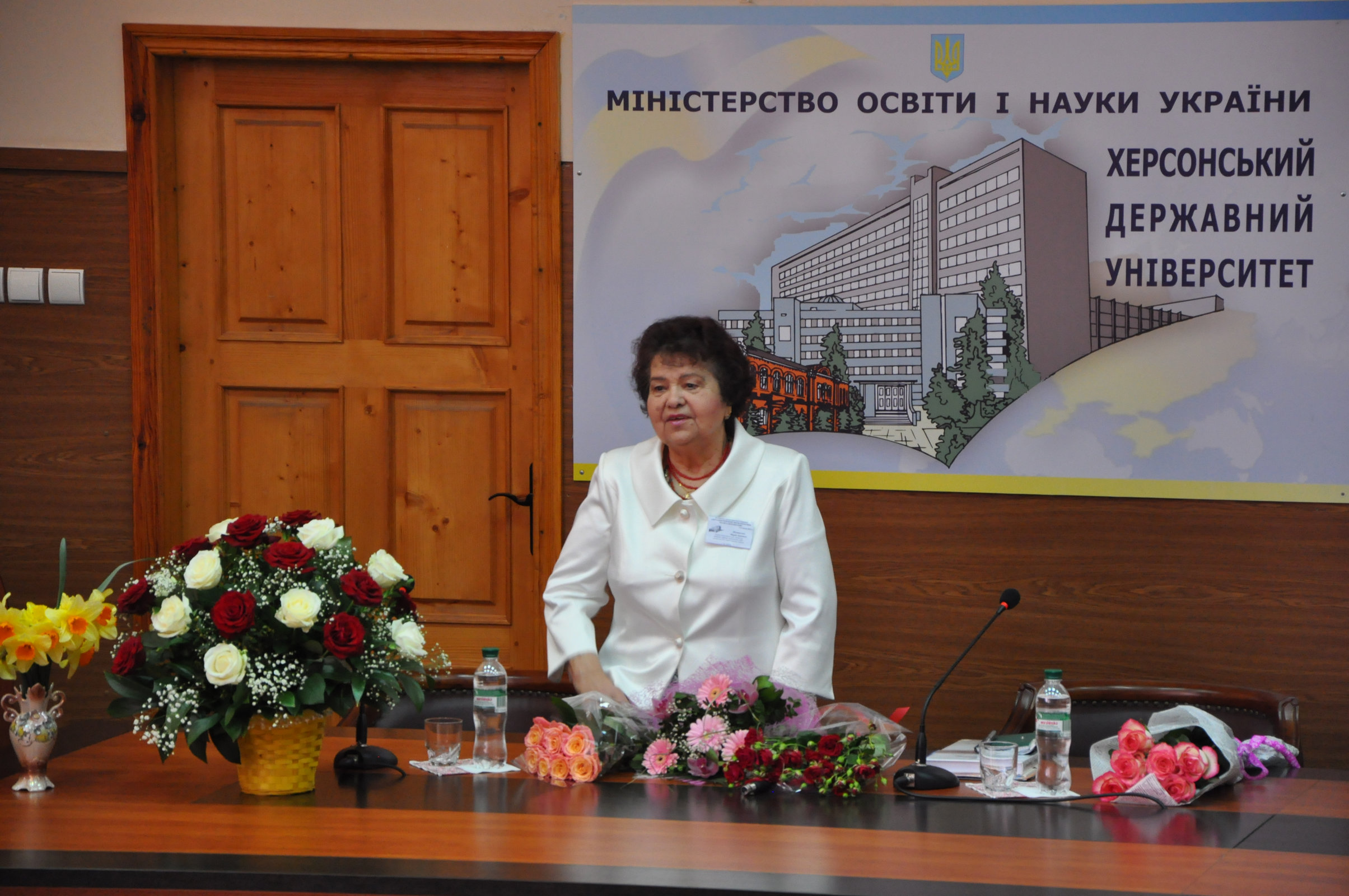 “Той взірець людини, вчителя і жінки, який бережеш для себе довгії роки!”