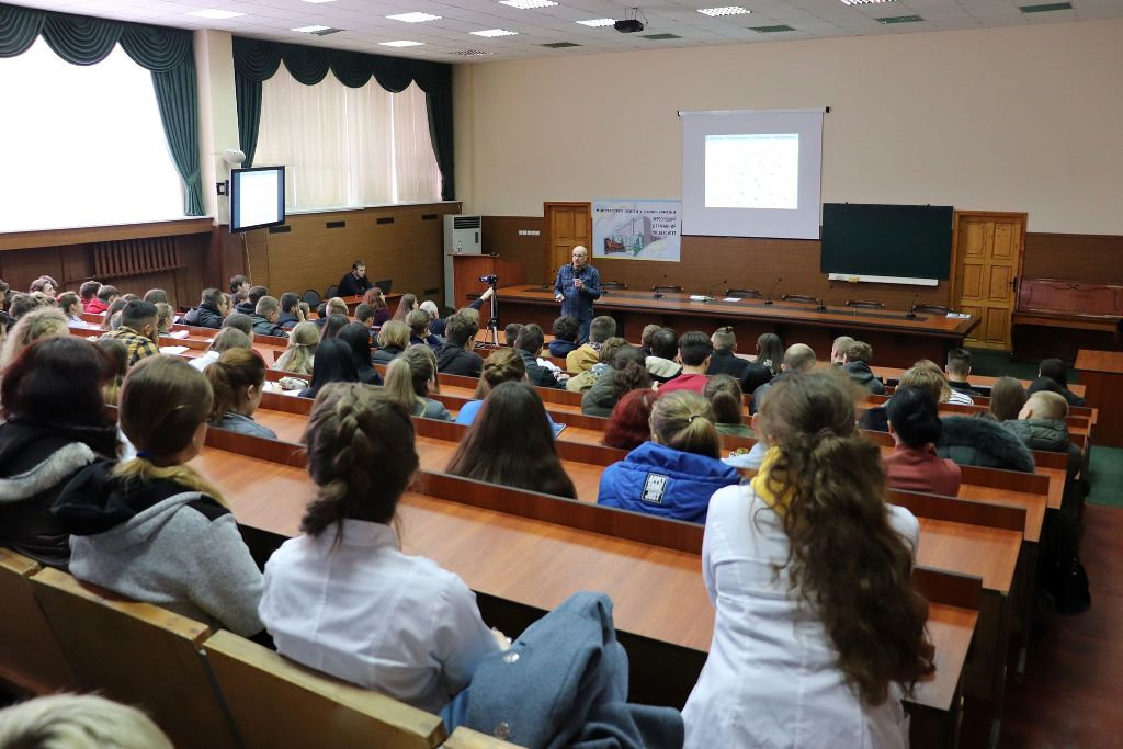 Відомий випускник ХДУ прочитав лекцію студентам вишу